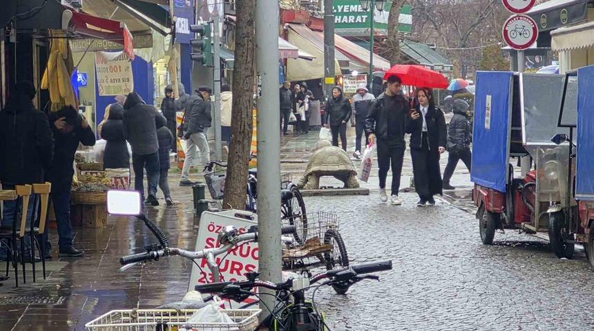 Sağanak yağış kentte etkisini g&ouml;sterdi