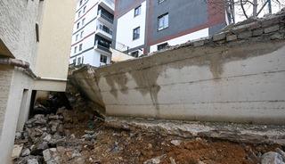 İstinat duvarı &ccedil;&ouml;kt&uuml;, 5 apartman tahliye edildi