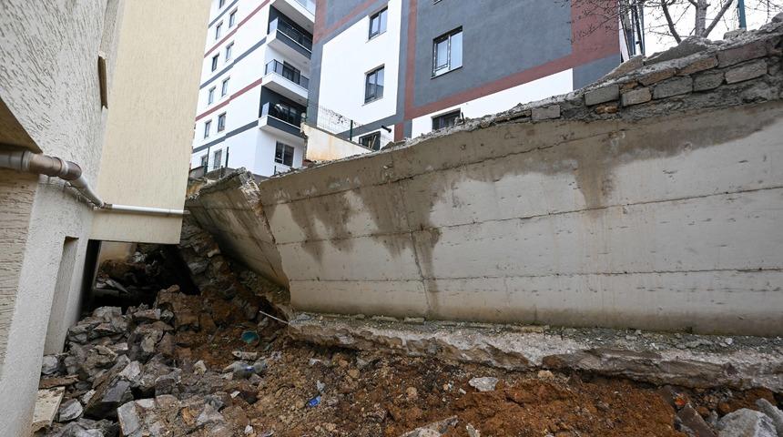 İstinat duvarı &ccedil;&ouml;kt&uuml;, 5 apartman tahliye edildi