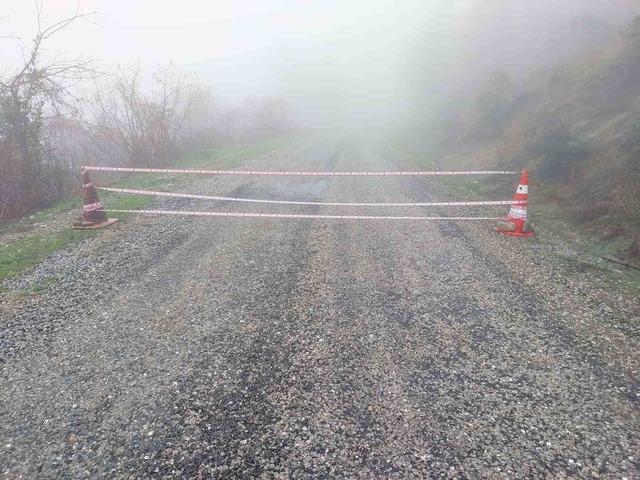 T&uuml;rkeli&rsquo;de heyelan nedeniyle k&ouml;y yolu ulaşıma kapandı 2