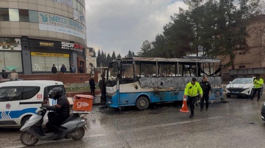Gaziantep'te yolcu midib&uuml;s&uuml;nde &ccedil;ıkan yangın s&ouml;nd&uuml;r&uuml;ld&uuml;