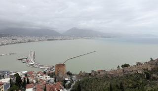 Alanya'da sağanak sonrası denizin rengi değişti