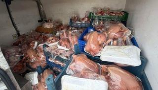 Van&rsquo;da sağlık ve sevk belgeleri bulunmayan 200 tavuk ele ge&ccedil;irildi