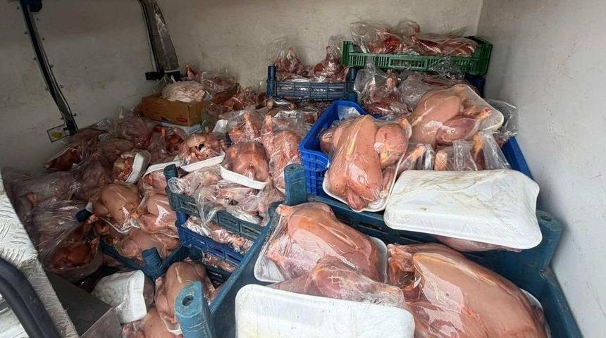 Van&rsquo;da sağlık ve sevk belgeleri bulunmayan 200 tavuk ele ge&ccedil;irildi