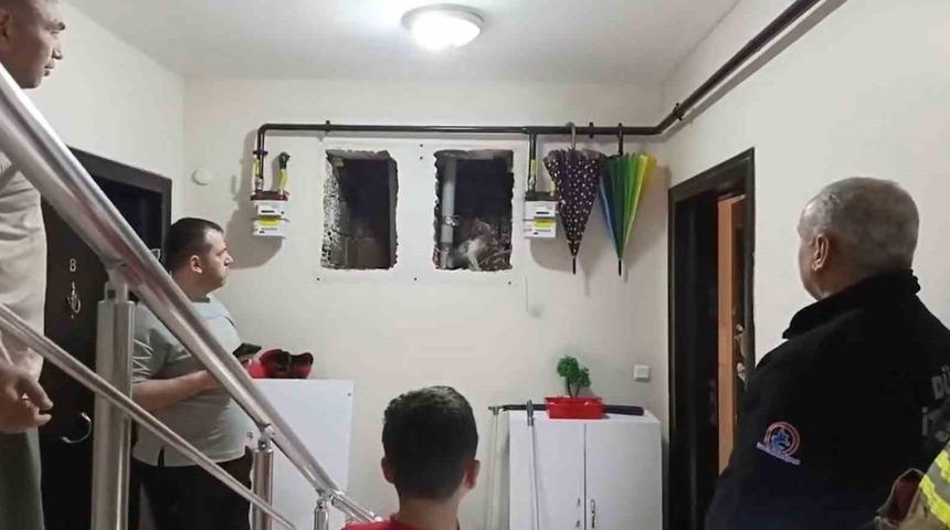 K&uuml;&ccedil;&uuml;k Yaser Kaan&rsquo;ın dikkati kediyi kurtardı