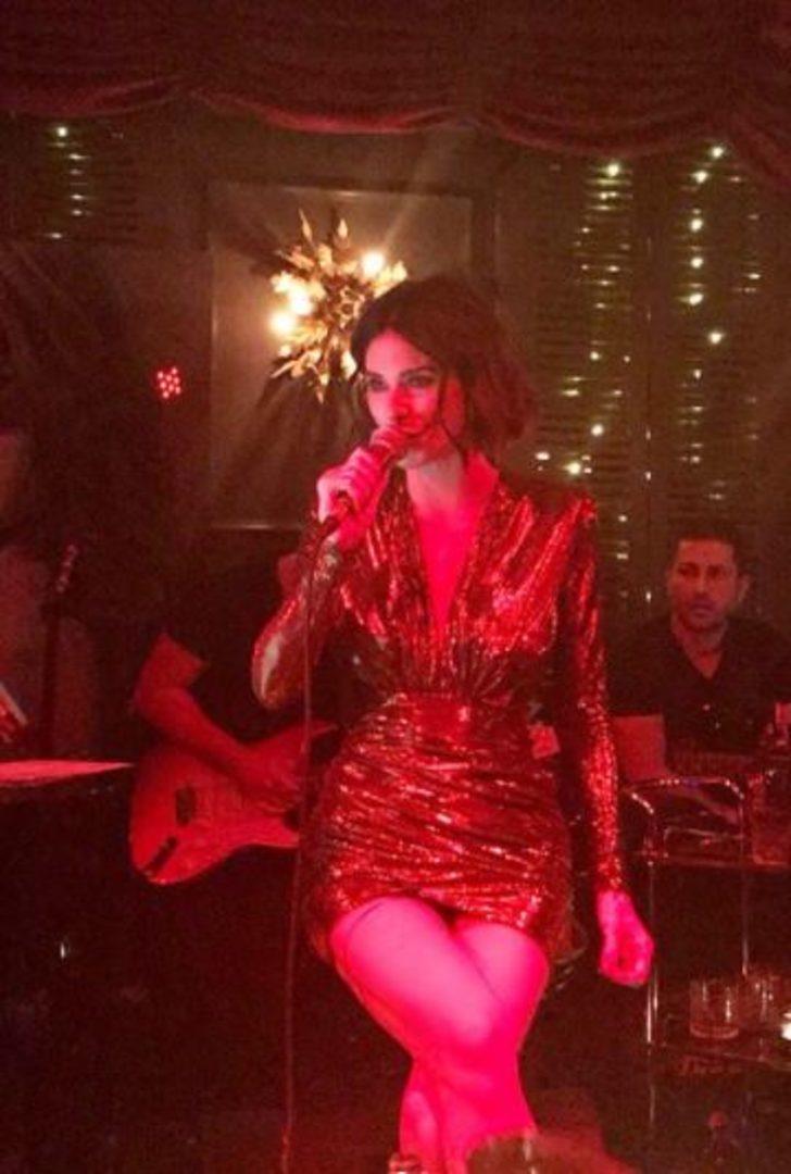 Defne Samyeli, kızlarına cesaret veriyor G3