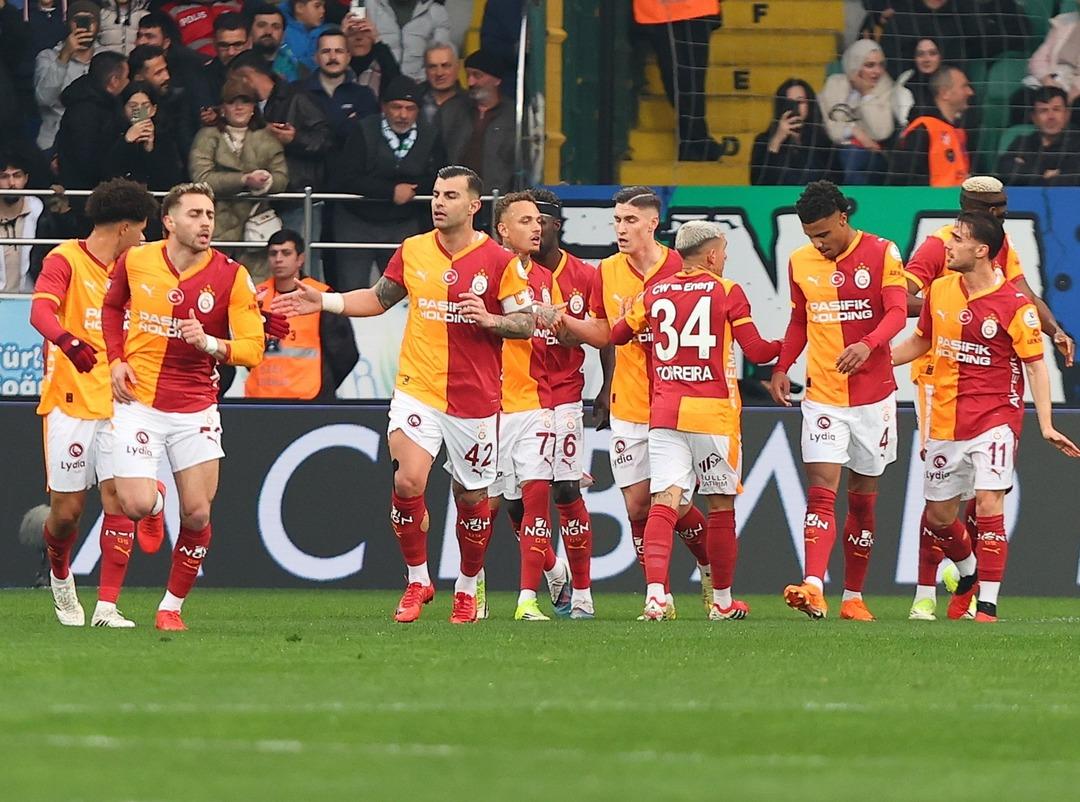 Galatasaray dan Rizespor deplasmanında rahat galibiyet! Lider yoluna kayıpsız devam ediyor 2