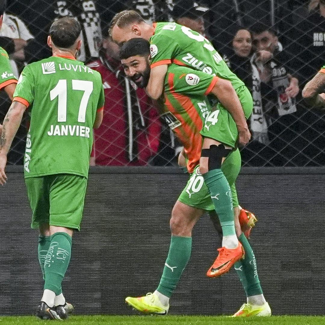 Dolmabah&ccedil;e de 16 dakikada gelen goller tib&uuml;nleri &ccedil;ıldırttı! Ersin Destanoğlu ıslıklandı 3