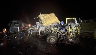 Anadolu Otoyolu'nda kamyon ile tırın &ccedil;arpışması sonucu 1 kişi yaralandı