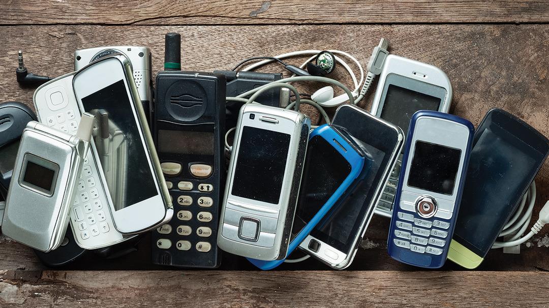 &Ccedil;ekmecende Duran Eski Telefonlar Aslında Para Ediyor mu? E-Atık Ekonomisi Nedir? 2