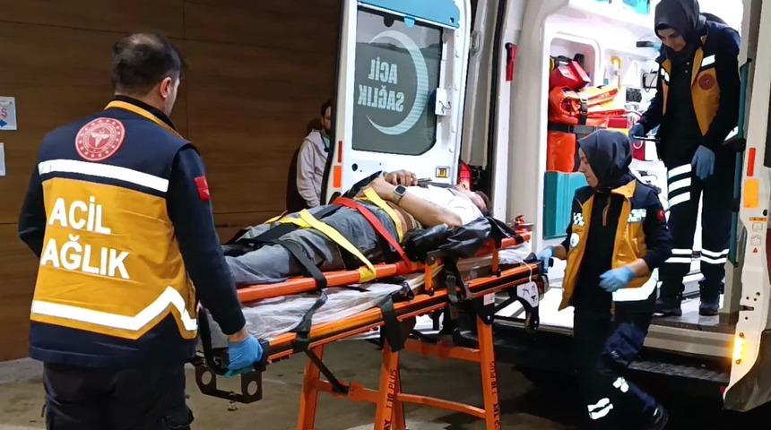 Bursa'da otomobilin yaya ge&ccedil;idinde &ccedil;arptığı 1 kişi yaralandı