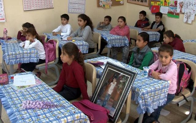 Bazada sıkışıp ölen Caner'i, sınıf arkadaşları unutmadı