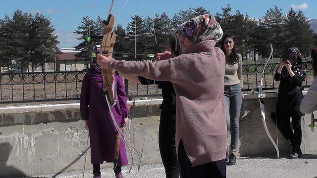 Muş'ta ata sporu okçuluğa ilgi