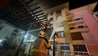 Karaman'da binada &ccedil;ıkan yangında 10 kişi dumandan etkilendi