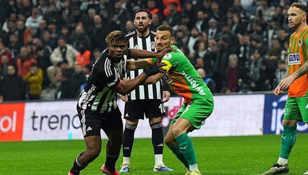 Nihat Kahveci Beşiktaş ın yıldızına kapıyı g&ouml;sterdi! "Artık gitsin" 7