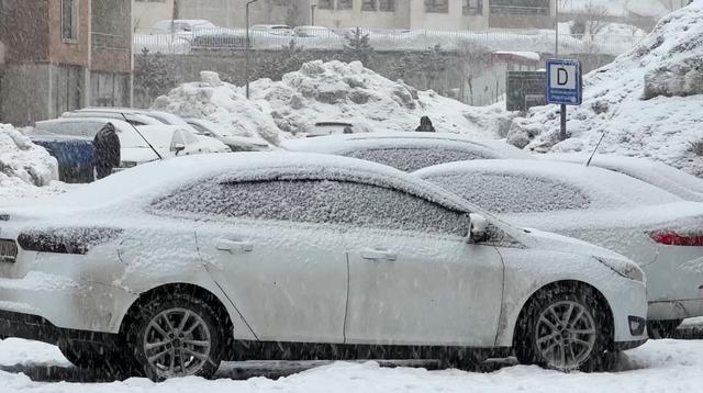 Y&uuml;ksekova&rsquo;da kar yağışı etkili oldu 9