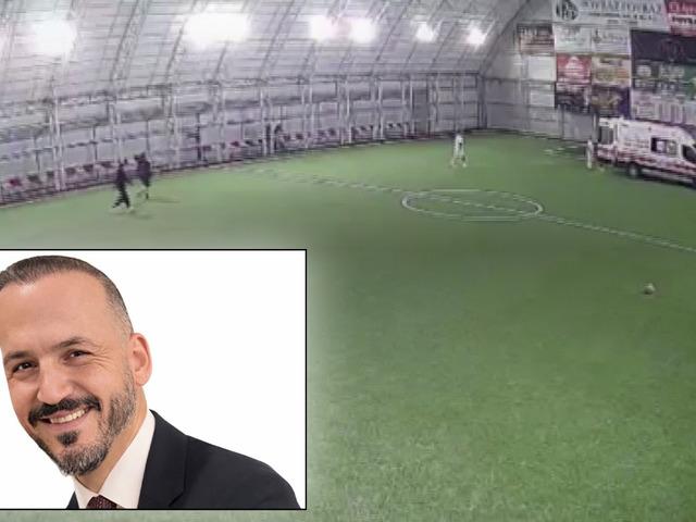 Evli ve 2 &ccedil;ocuk babası &ouml;ğretmenin halı sahadaki &ouml;l&uuml;m anı kamerada