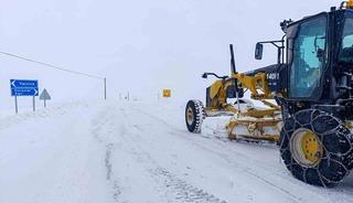 Van&rsquo;da 141 yerleşim yerinin yolu kapandı
