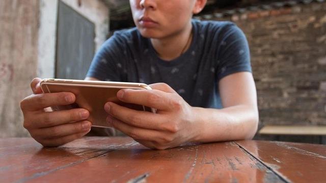 Fenomen skandalı tartışmalara yol açmıştı! Müstehcen içeriğe çocuk engeli geliyor