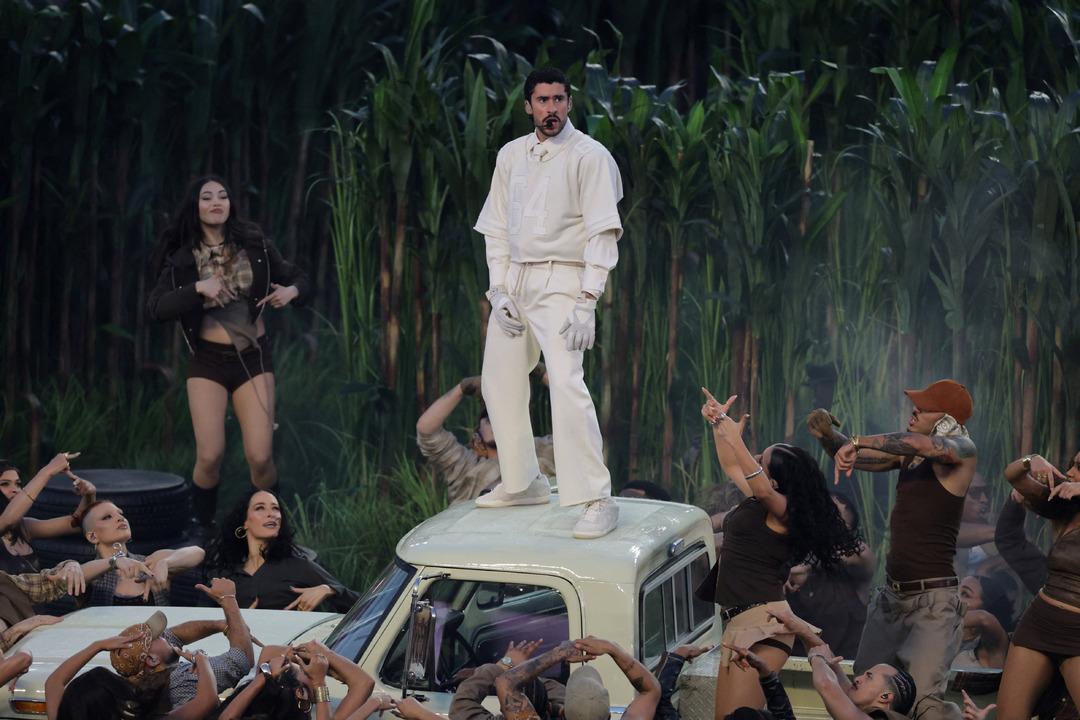 Trump&rsquo;tan Bad Bunny&rsquo;nin Super Bowl g&ouml;sterisine sert tepki: İğren&ccedil;, uygunsuz... 2