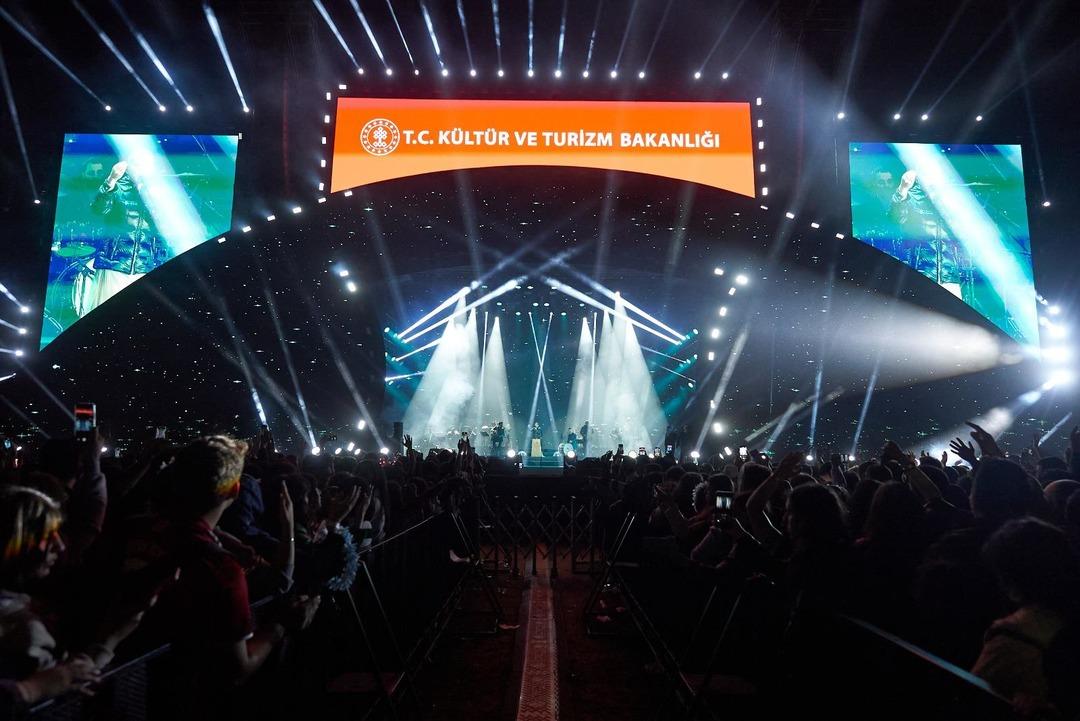 T&uuml;rkiye K&uuml;lt&uuml;r Yolu b&uuml;y&uuml;yor! Bakan Ersoy, "K&uuml;lt&uuml;r ve sanatla buluşmayan kalmayacak" dedi 5