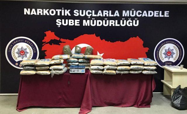 İzmir merkezli uyuşturucu operasyonu: 22 gözaltı
