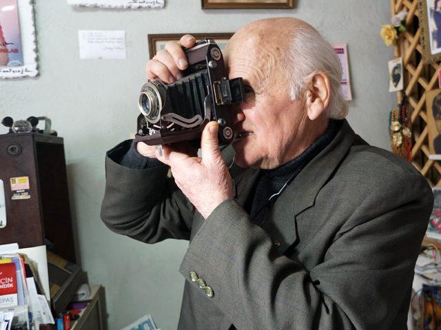 68 yıldır baba mesleği fotoğrafçılığı sürdürüyor