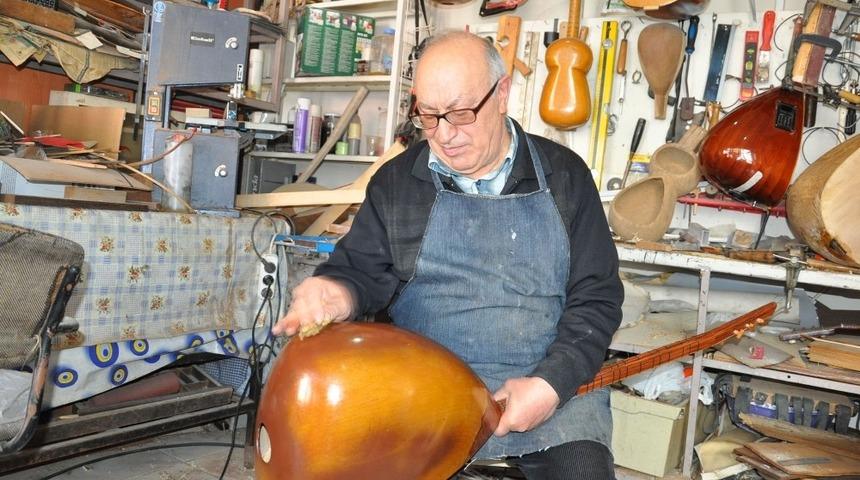 Baba mesleğini 55 yıldır s&uuml;rd&uuml;r&uuml;yor