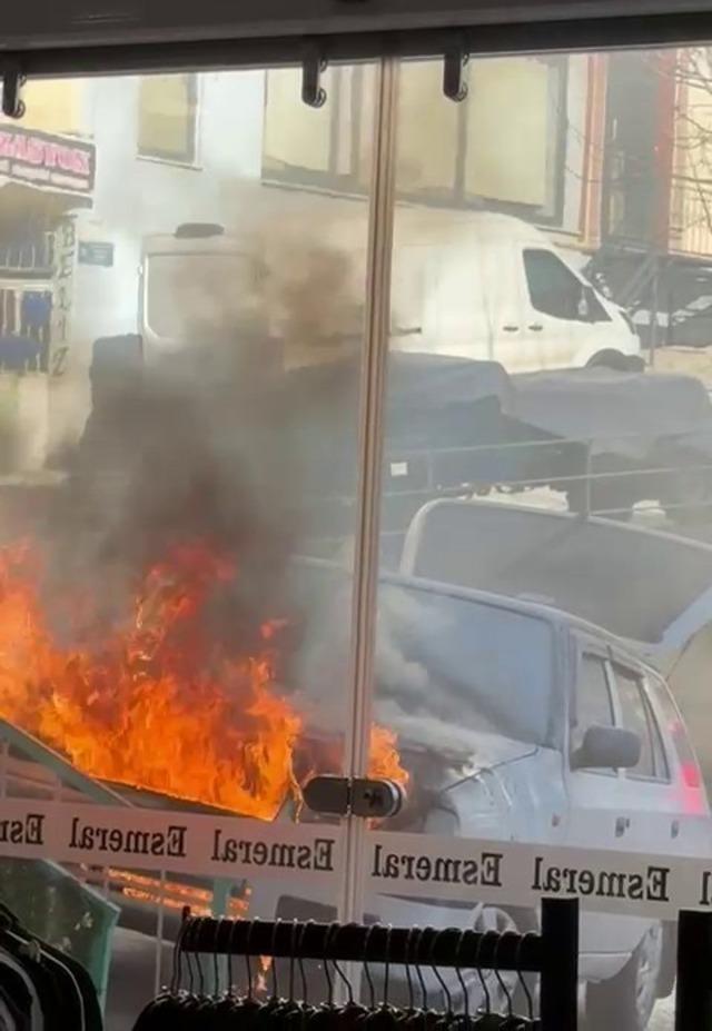 Ermenek&rsquo;te seyir halindeki otomobil alev alarak yandı 1
