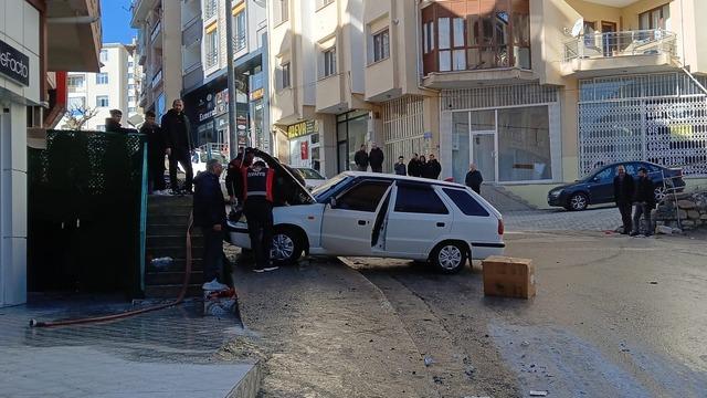 Ermenek’te seyir halindeki otomobil alev alarak yandı