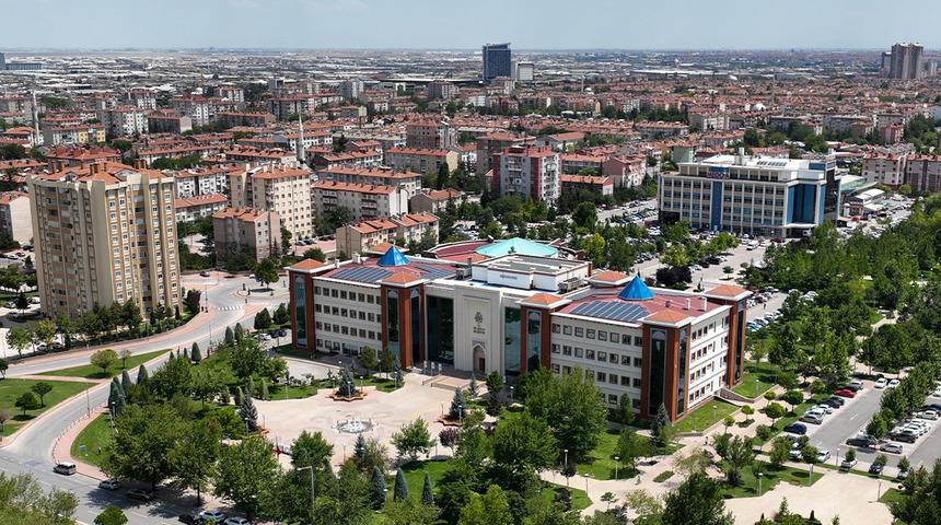 Sel&ccedil;uklu, n&uuml;fusuyla 50 ilden b&uuml;y&uuml;k!