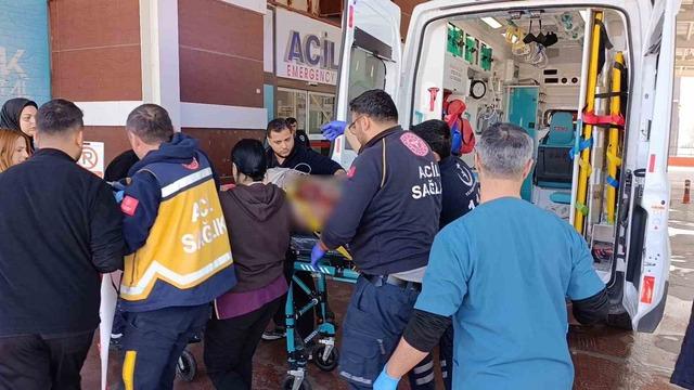 Tekeri çıkan otomobil takla attı: 1’i ağır 2 yaralı