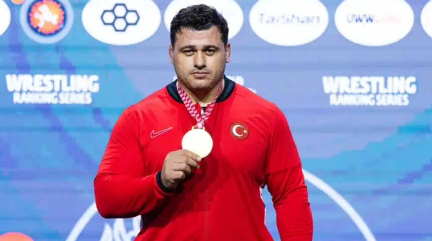 610 g&uuml;n sonra d&ouml;nd&uuml; altın madalya aldı! Rıza Kayaalp'ten b&uuml;y&uuml;k başarı