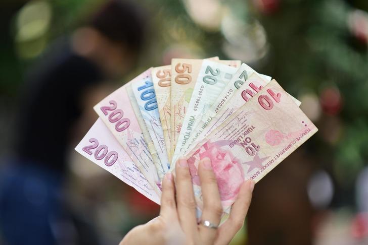 Eline hi&ccedil; beklemediğin bir yerden toplu para ge&ccedil;ti. Paranın &ouml;mr&uuml; ne olur sence?