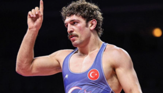 Milli g&uuml;reş&ccedil;i Y&uuml;ksel Sarı&ccedil;i&ccedil;ek Zagreb&rsquo;te şampiyon oldu