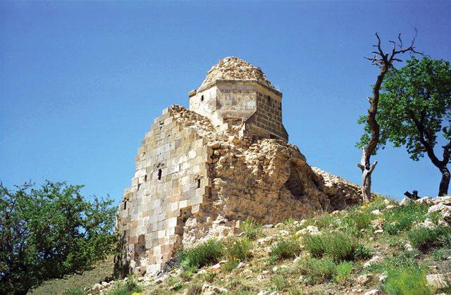 Bitlis'teki 600 yıllık kilise ve Kef Kalesi turizme kazandırılacak