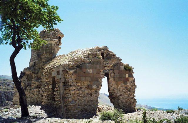 Bitlis'teki 600 yıllık kilise ve Kef Kalesi turizme kazandırılacak