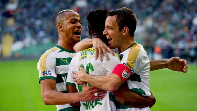 Bursaspor'da Batalla ve Sow, Antalyaspor'a karşı attığı gollerle öne çıkıyor