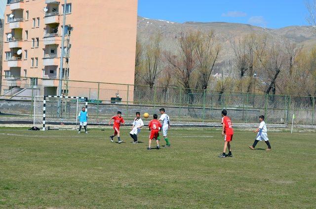 Adilcevaz’da okullar arası futbol turnuvası