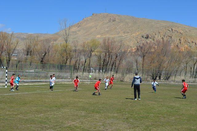 Adilcevaz’da okullar arası futbol turnuvası