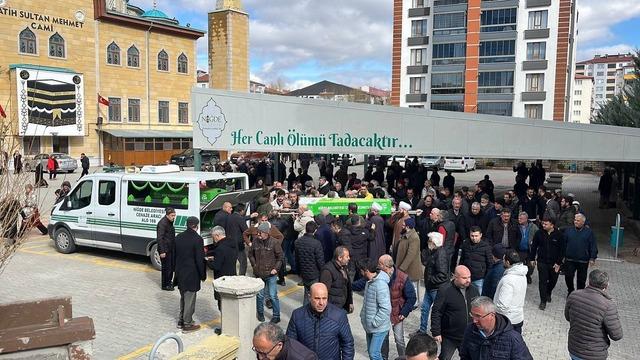 Niğde&rsquo;deki silahlı saldırıda hayatını kaybedenler son yolculuklarına uğurlandı 3