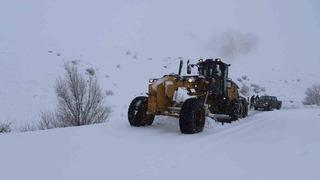 Ağrı’da yoğun kar yağışı: 377 köy yolu ulaşıma kapandı