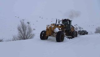 Ağrı&rsquo;da yoğun kar yağışı: 377 k&ouml;y yolu ulaşıma kapandı