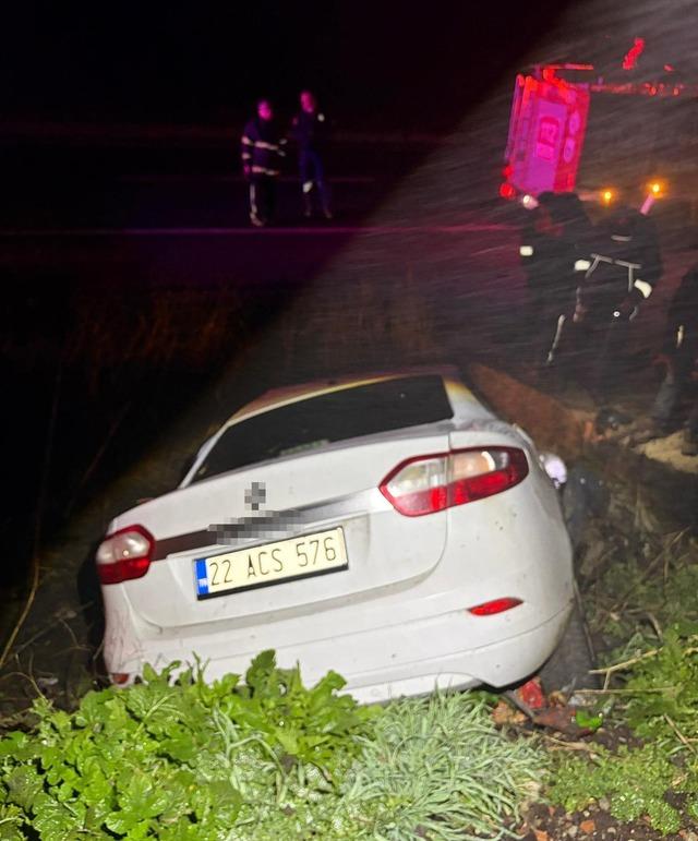 Edirne&rsquo;de şarampole devrilen otomobildeki 2 kişi hayatını kaybetti 1