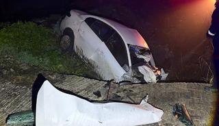 Edirne&rsquo;de şarampole devrilen otomobildeki 2 kişi hayatını kaybetti