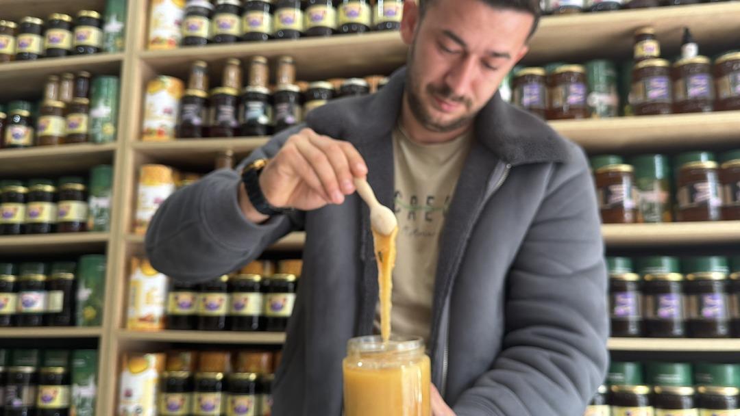 Satışları katlayan boz ayı:  Deli balı  fazla t&uuml;ketip bayılmış, viral olmuştu 3