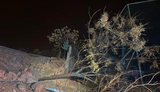 Siirt'te okulun istinat duvarı &ccedil;&ouml;kt&uuml;, iki okulda eğitime ara verildi