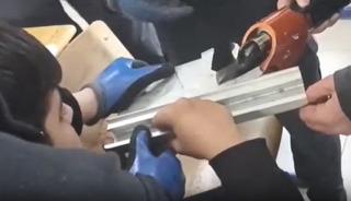 Batman&rsquo;da liseli &ouml;ğrencinin sıkışan parmağını itfaiye kurtardı