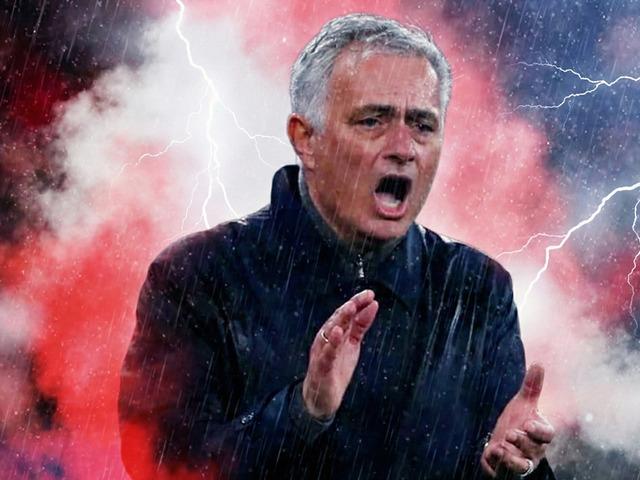 Benfica'da Mourinho &ccedil;ıldırdı, sahaya daldı: "Bana aptal diyeceksiniz ama..."