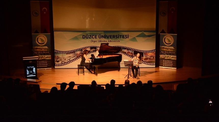 D&uuml;zce &Uuml;niversitesi&rsquo;nden piyano ve kemen&ccedil;e resitali